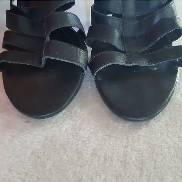 SoftMocāBlackāLeatherāStrappyĀ SandalāHeels - Picture 11 of 16